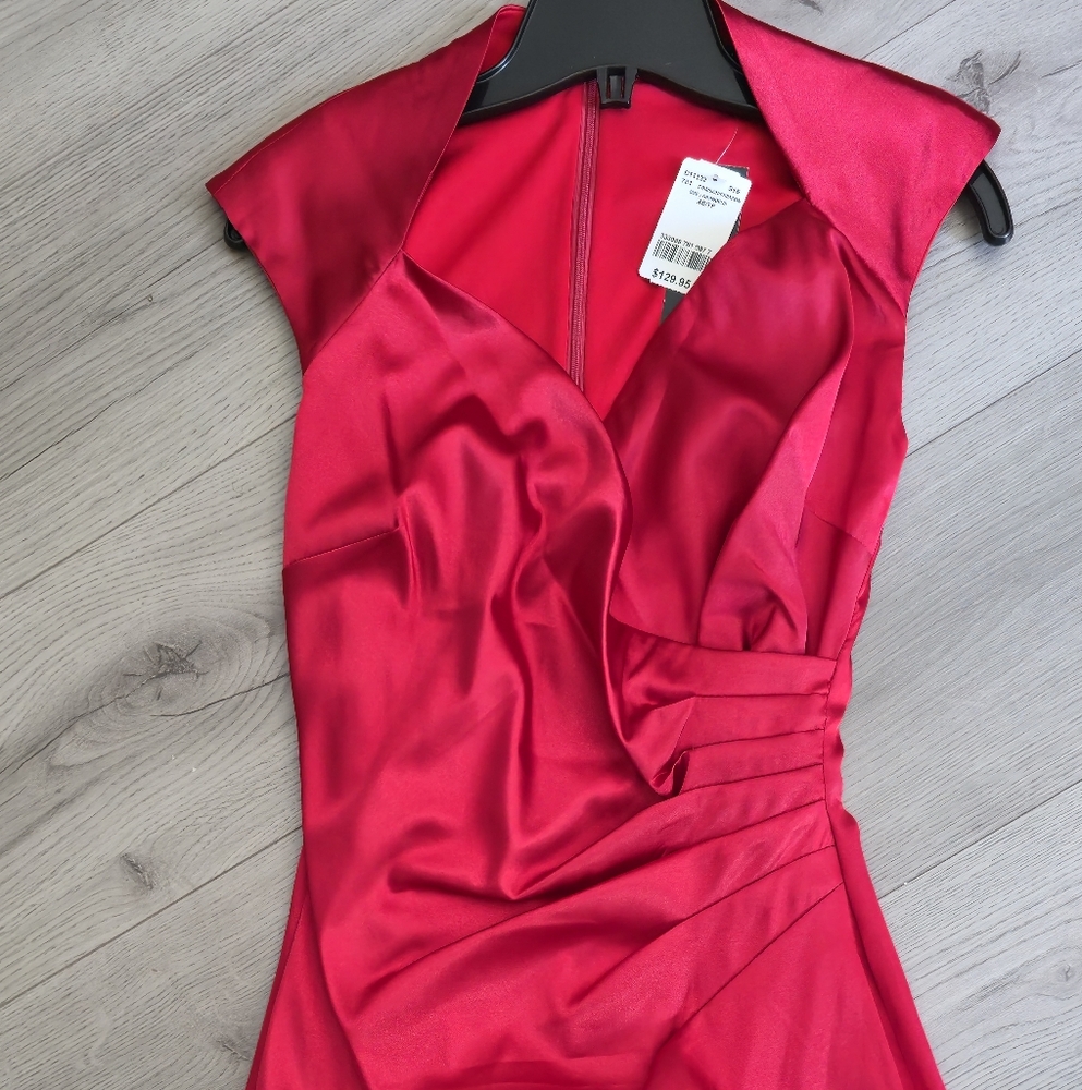 Le Chateau Vibrant Pink Midi Dress